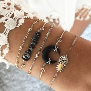 *HOLLAND* 5-Pc Gold x Black Fashion Bracelet Set